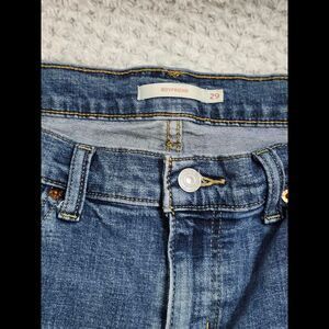 Levi-s Women's Blue and Navy Jeans